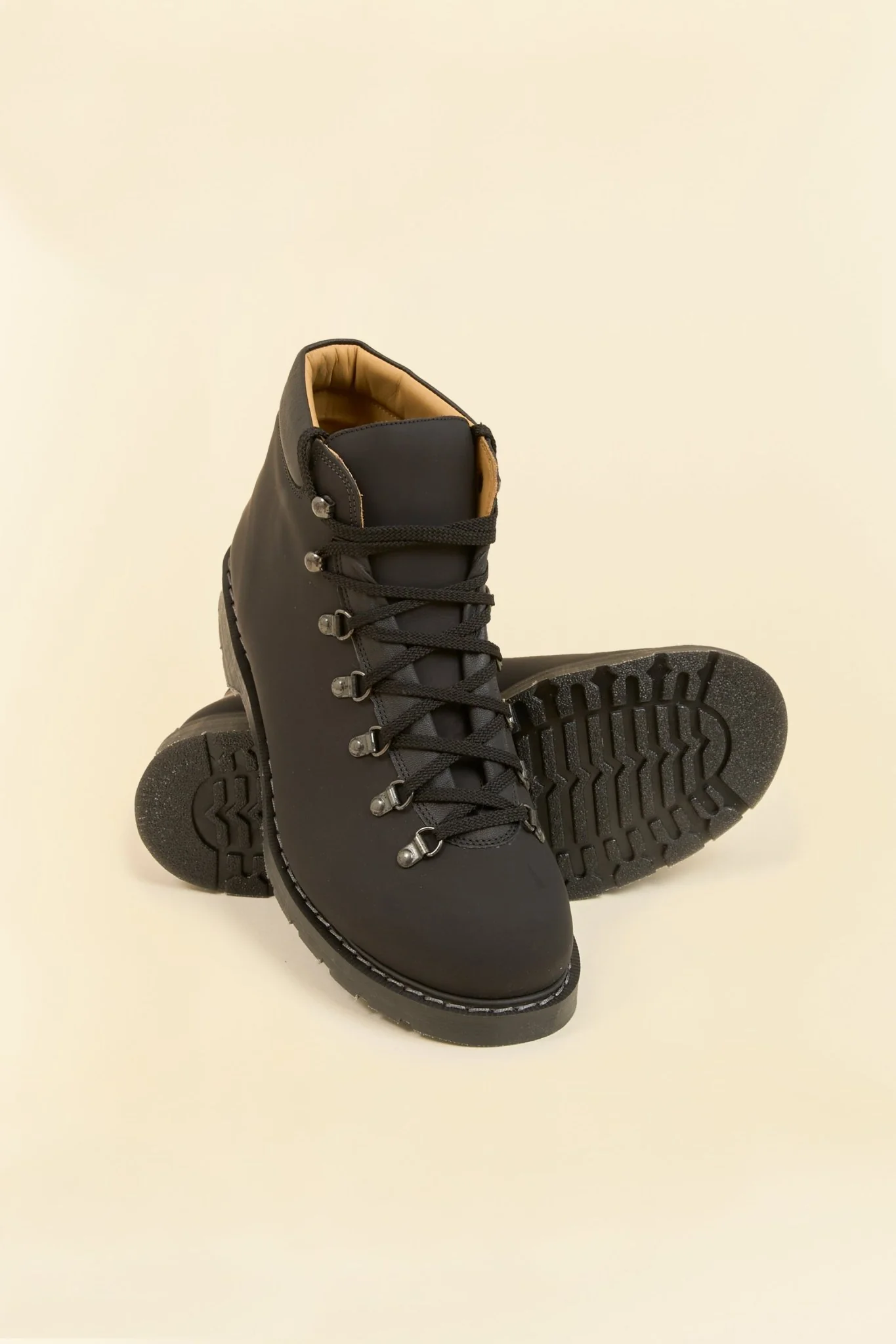 Solovair Urban Hiker - Black Greasy - Image 5